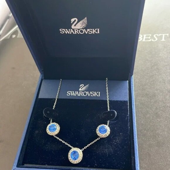 Swarovski necklace and earrings set - Picture 5 of 13